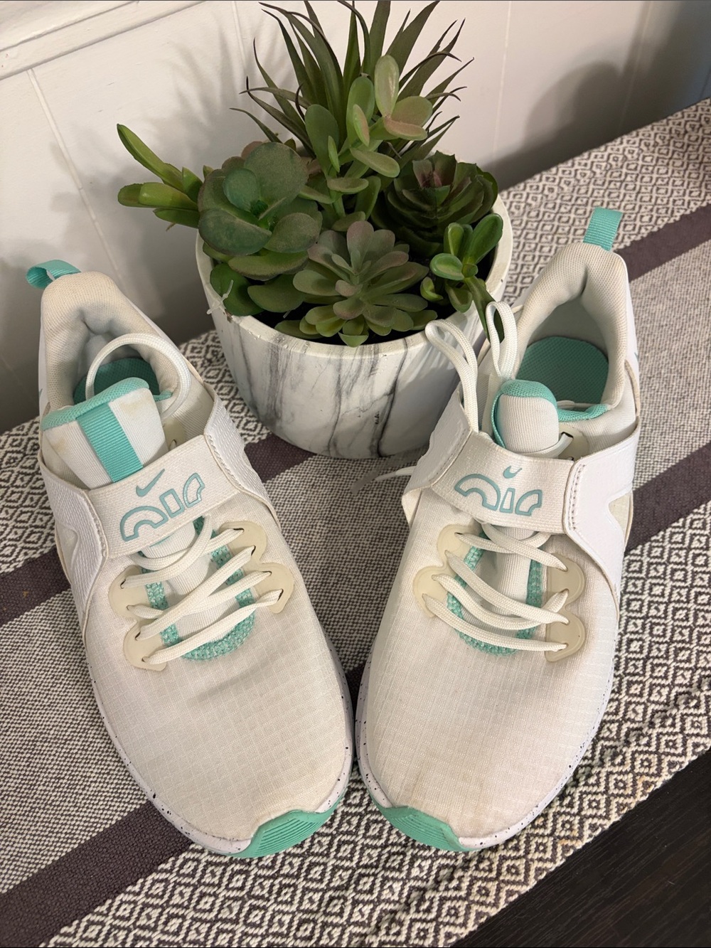 Nike Women’s Sneakers White Mint Green Lightweight Running Shoes Athletic